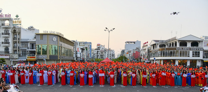 An Giang: 1.500 người tham gia ngày hội, diễu hành tôn vinh áo dài truyền thống Việt Nam