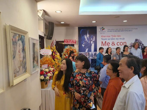 TP. HCM: Khai mạc triển lãm gốm và tranh tôn vinh phụ nữ Việt Nam