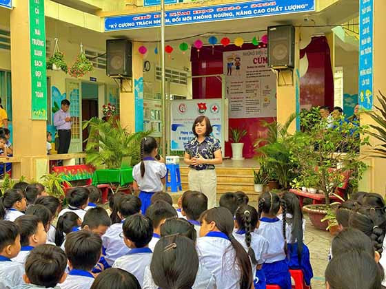 Cẩn Thơ: Truyền thông phòng chống tai nạn ngã và bệnh cúm mùa cho học sinh