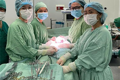 Cần Thơ: Phẫu thuật bóc tách thành công khối u nang buồng trứng có kích thước lớn cho sản phụ