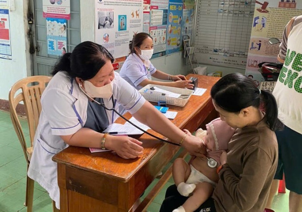 Đắk Nông: Giám sát, hỗ trợ chuyên môn chiến dịch tiêm vắc xin phòng, chống bệnh sởi cho trẻ từ 6 tháng tuổi đến 9 tháng tuổi