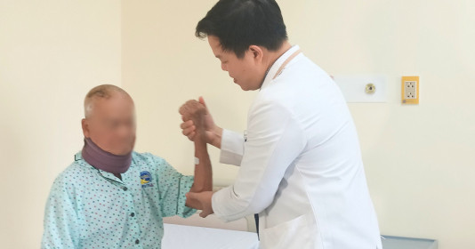 Cụ ông 82 tuổi phục hồi ngoạn mục sau chấn thương gãy cột sống cổ