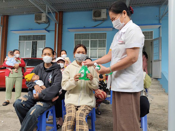 Cần Thơ: Cấp thuốc điều trị phụ khoa miễn phí cho phụ nữ đồng bào dân tộc thiểu số tại huyện Cờ Đỏ