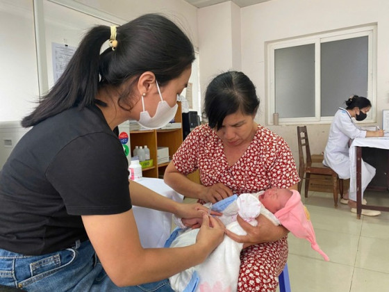 Đắk Nông: Huyện Cư Jút tiêm chủng vắc xin phòng sởi đạt tỷ lệ trên 95%