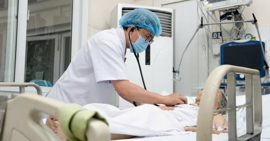 Cứu sống cụ bà 85 tuổi bị hóc xoài nguy kịch