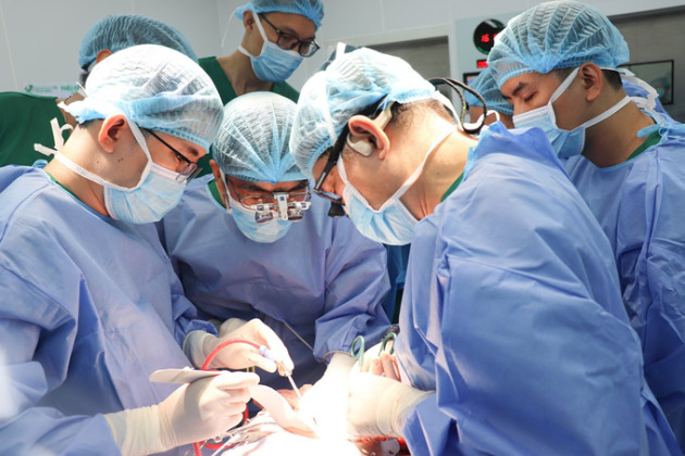 Ca ghép gan xuyên đêm cứu sống bé gái 21 tháng tuổi từ món quà của người hiến chết não