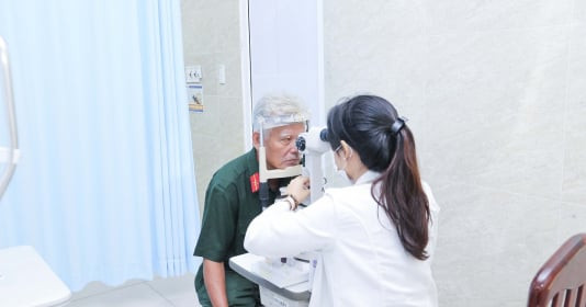 Khám sức khỏe miễn phí cho gần 500 thương bệnh binh và cán bộ lão thành cách mạng nhân dịp 50 năm Giải phóng miền Nam
