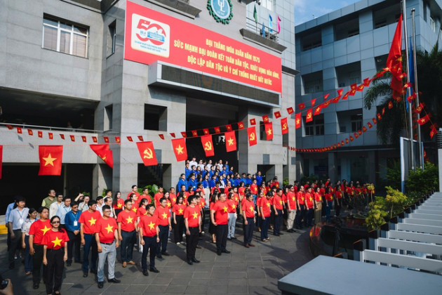 Trường Đại học Luật TP. HCM tổ chức Lễ Chào cờ kỷ niệm 50 năm Giải phóng miền Nam, thống nhất đất nước