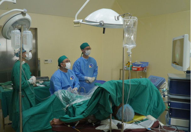 Phẫu thuật HoLEP giúp bệnh nhân lớn tuổi thoát cảnh tiểu không kiểm soát sau 8 năm chịu đựng