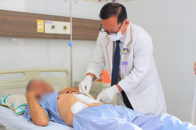 Người đàn ông 57 tuổi phải mổ cấp cứu do tắc ruột vì bã thức ăn