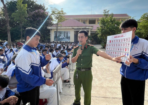 Gia Lai: Hơn 400 học sinh được tuyên truyền về an toàn giao thông và an ninh mạng