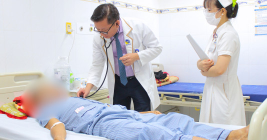 Phát hiện lao màng ngoài tim sau 2 tuần sốt cao, đau ngực liên tục