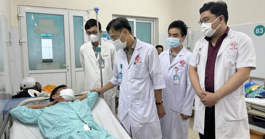 Bóc khối bướu mỡ 8kg trong bụng người đàn ông