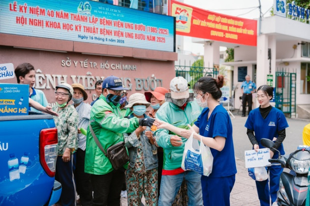 "Ngàn chai nước – Vạn yêu thương": Dược sĩ Long Châu lan tỏa hành động đẹp giữa mùa nắng nóng