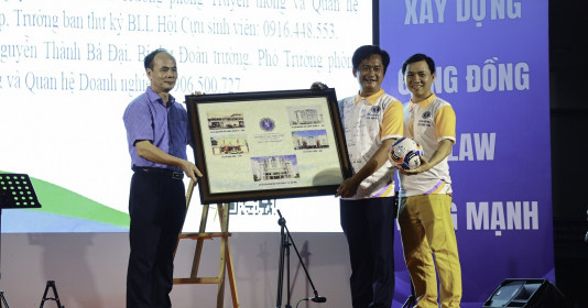 Cựu sinh viên Đại học Luật TP.HCM đóng góp hơn 300 triệu đồng cải tạo đường vào cơ sở mới
