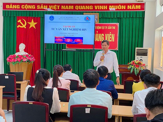 Cần Thơ tổ chức tập huấn tư vấn xét nghiệm HIV cho cán bộ y tế tuyến huyện, xã