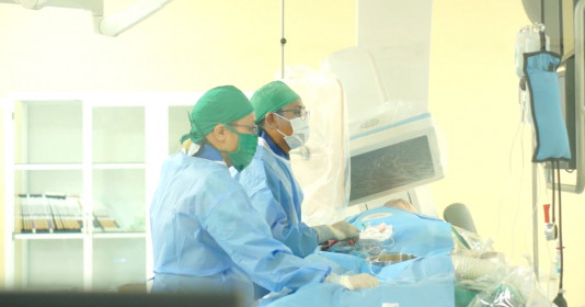 Xuyên đêm hồi sinh trái tim ngừng đập cho cụ ông 70 tuổi bị nhồi máu cơ tim cấp