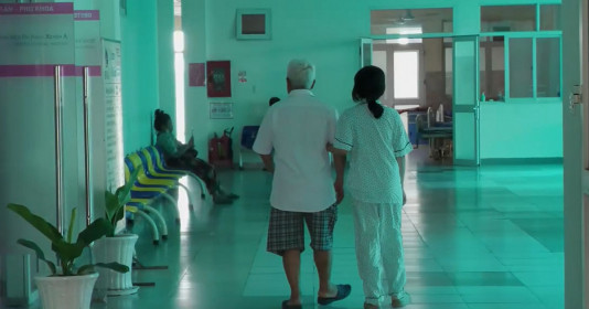 27 tuổi, suy thận giai đoạn cuối vì nước ngọt và thói quen thức khuya