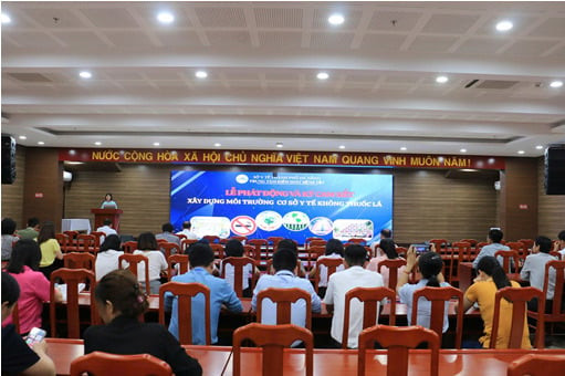 Đà Nẵng phát động chương trình xây dựng môi trường cơ sở y tế không thuốc lá