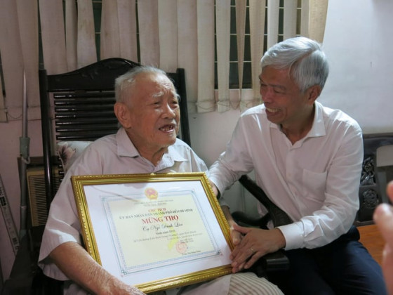 TP. HCM: Thăm, chúc thọ người cao tuổi tiêu biểu