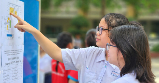 Hơn 76.000 thí sinh làm thủ tục thi vào lớp 10 tại TP.HCM