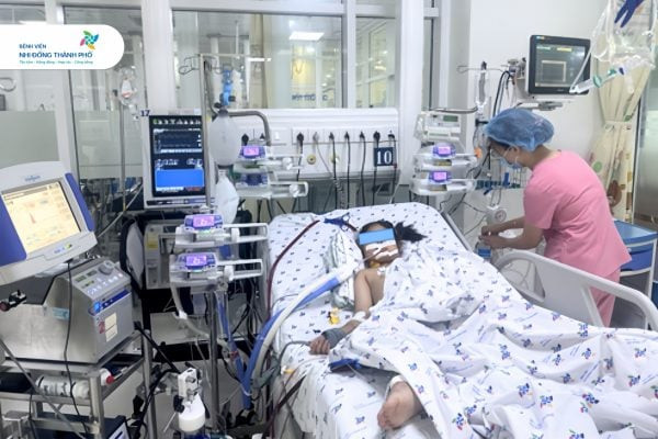 Cứu sống bệnh nhi viêm phổi suy hô hấp nặng nhờ kỹ thuật ECMO