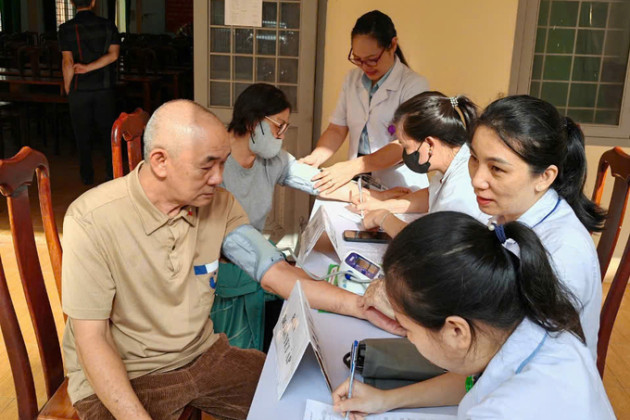 Đắk Lắk: Trạm Y tế phường Tân Tiến tổ chức khám, tư vấn sức khỏe cho người cao tuổi