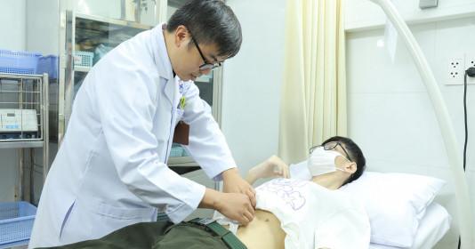Nam sinh 19 tuổi sụt 12kg, hẹp môn vị vì nghiện game và thức khuya