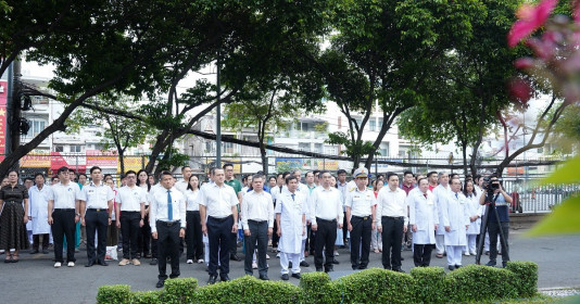 Đoàn bác sĩ TP.HCM lên đường chăm sóc sức khỏe quân, dân Trường Sa