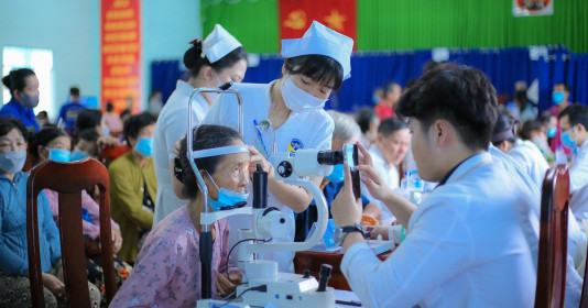 Vĩnh Long: Gần 400 người cao tuổi, hoàn cảnh khó khăn được khám, cấp thuốc miễn phí