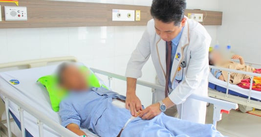 Thủng ruột vì nuốt phải vỏ thuốc nhựa sắc cạnh