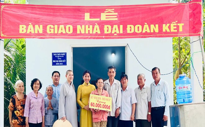 Vĩnh Long bàn giao thêm một mái ấm nghĩa tình cho hộ nghèo