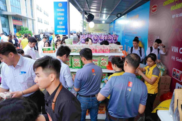 Thăm hỏi 298 đoàn viên, công nhân dịp Tháng Công nhân 2025