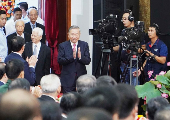 Hôm nay, cả nước công bố lãnh đạo các tỉnh, thành mới sau sáp nhập
