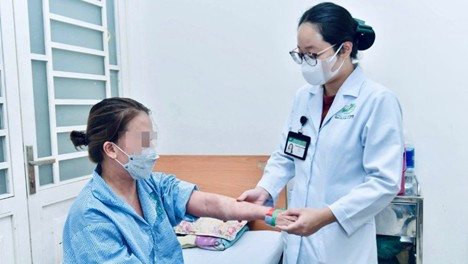 Nữ bệnh nhân nguy kịch khi dùng thực phẩm chức năng không rõ nguồn gốc