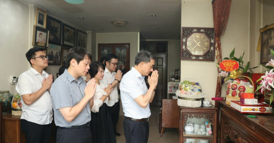 Thứ trưởng Bộ Y tế Trần Văn Thuấn thăm, tri ân gia đình Liệt sĩ, bác sĩ Đặng Thuỳ Trâm