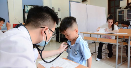 Quy định mới: Từ 2026, nhân viên y tế trường học chưa qua đào tạo sẽ không được hành nghề