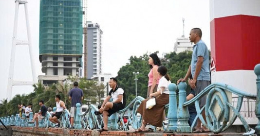 Vụ lật tàu tại Quảng Ninh: Vẫn còn 4 người mất tích, tang thương bao trùm