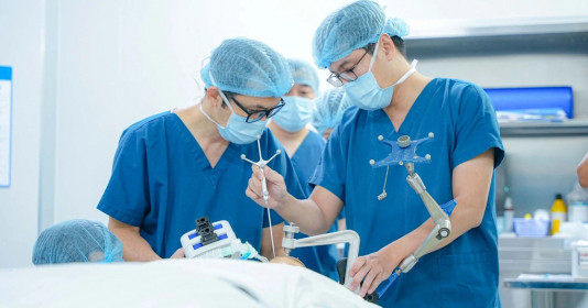 Điều trị thành công bé gái 9 tuổi bị động kinh nhờ kỹ thuật đặc biệt
