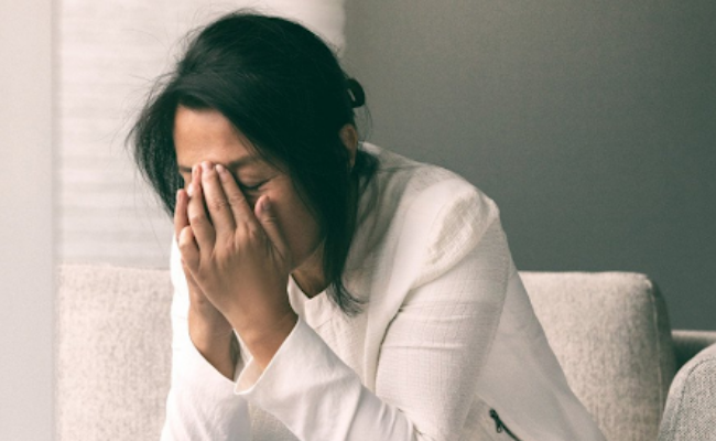 Dấu hiệu nào cảnh báo mãn kinh sớm?