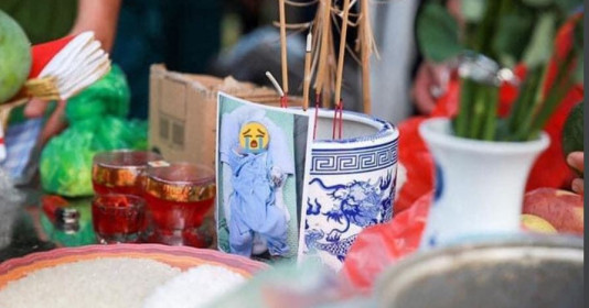 Bé sơ sinh bị bỏ dưới hố ga đã tử vong - người dưng còn thương xót, mà mẹ lỡ lòng nào?