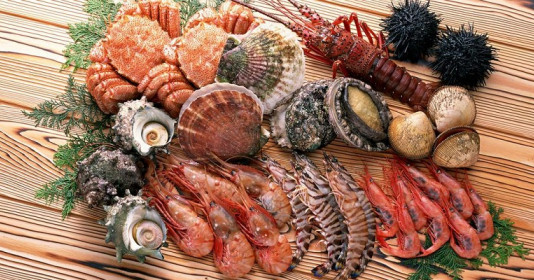 Sinh mổ không được ăn tôm, lời đồn đến từ đâu?