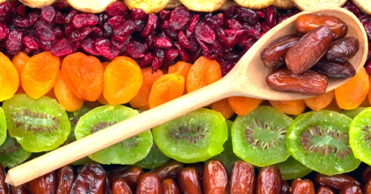 Bà bầu thiếu máu nên "nhâm nhi" những loại trái cây sấy này trong suốt thai kì nhé!