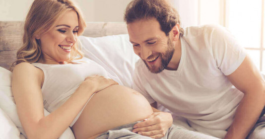 Lời khuyên dành cho bố mẹ nào vẫn còn hiểu lầm tai hại về chuyện "yêu" khi mang bầu