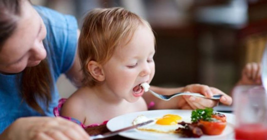 Thực phẩm "kìm hãm" chiều cao của bé, hạn chế ngay mẹ nhé!