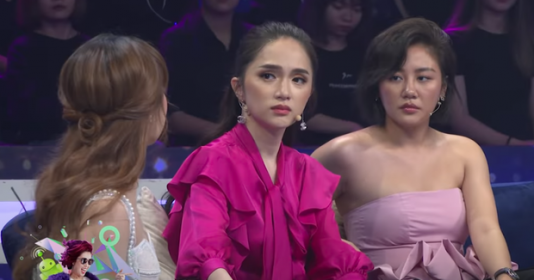 Vừa xuất hiện ở "Người ấy là ai", Văn Mai Hương lại khiến netizen tranh cãi vì gu thời trang