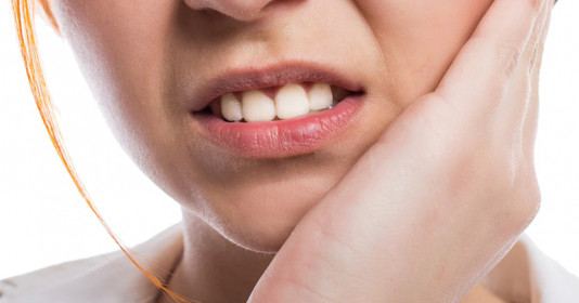 Cách xử lý hiệu quả khi bà bầu bị viêm lợi và chảy máu chân răng