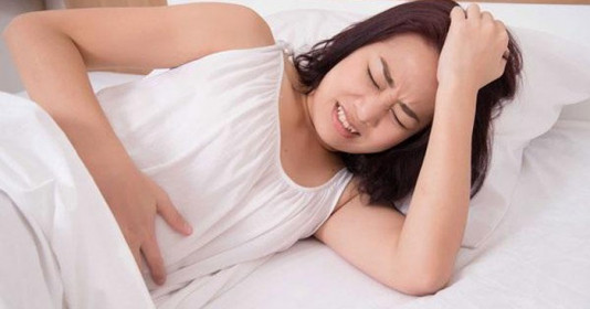 Có bầu nếu bố mẹ cãi nhau thai nhi sẽ thấy khó chịu và đấm, đạp liên tục trong bụng mẹ