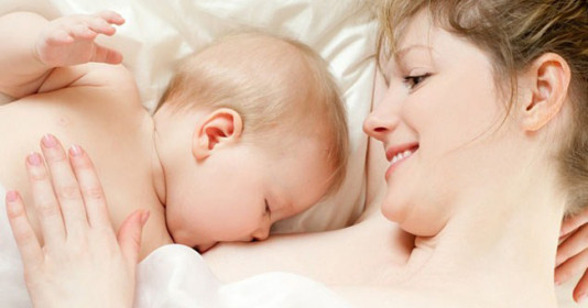 Học ngay mẹo gọi sữa về tràn trề, bé ăn không hết mẹ tha hồ để trữ đông