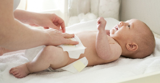 Trẻ 3 tháng tuổi đi ngoài mấy lần mỗi ngày thì đảm bảo đường tiêu hóa tốt?